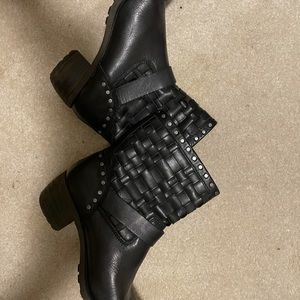 Pikolinos black leather boots